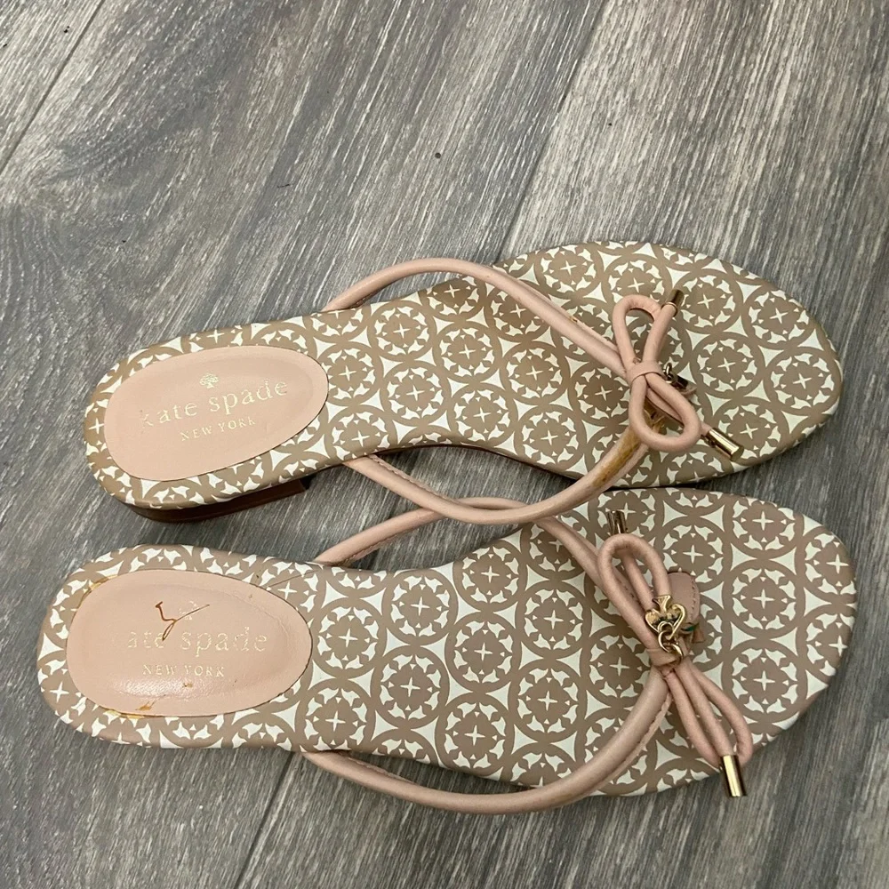 Kate Spade Leather Beige & Pink Flip Flop Sandals Size 6 - Picture 2 of 11